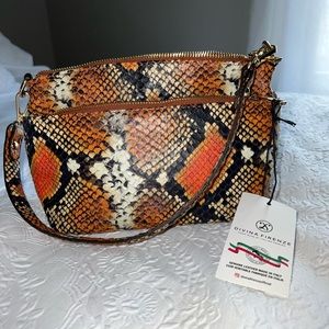 NWT Italian genuine leather DIVINA FIRENZE shoulder bag.